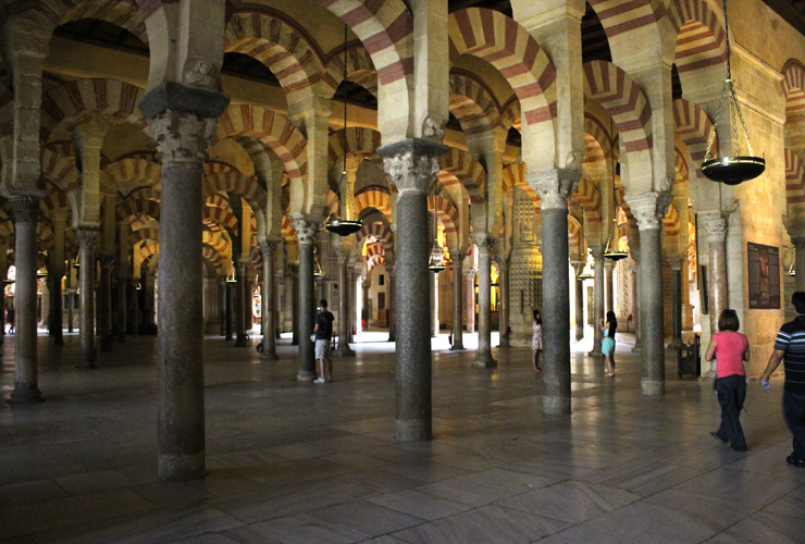 cordoba mosque pillars prayer room
