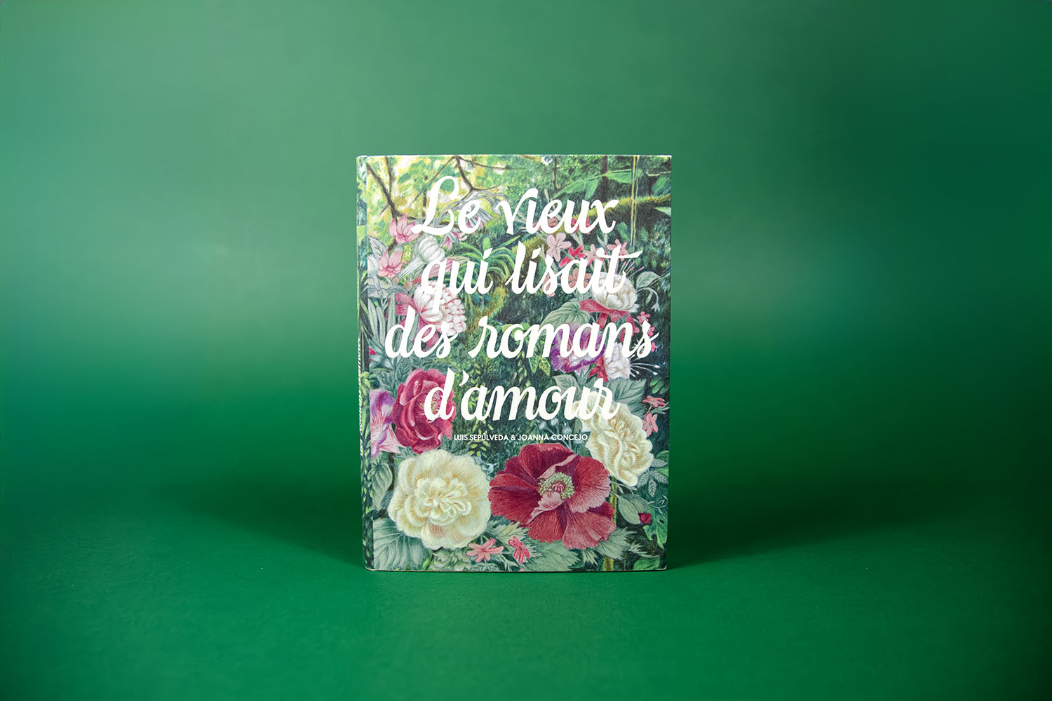 Couverture du livre Le vieux qui lisait des romans d'amour réédité par la maisond d'édition tishina