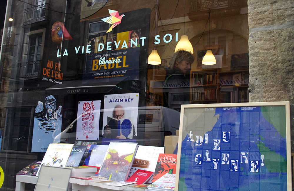 book vitrine shop