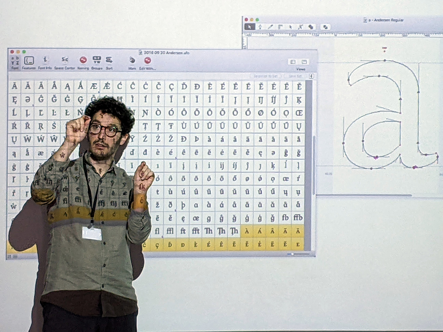 photo de thierry fétiveau type designer et directeur artistique, il donne une conférence sur son travail en particulier le travail de création de la typographie Andersen